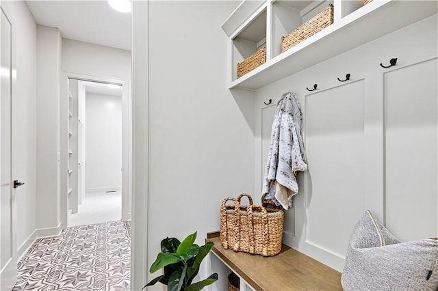 25134 W 98th Pl, Lenexa, KS 66227 - view of mudroom