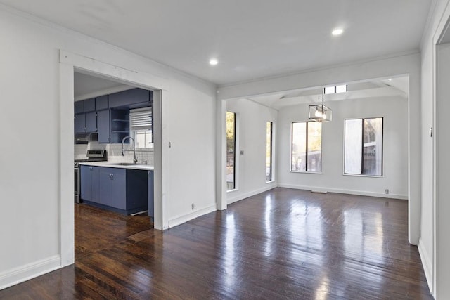 interior space with ornamental molding, a chandelier, sink, and dark hardwood / wood-style flooring