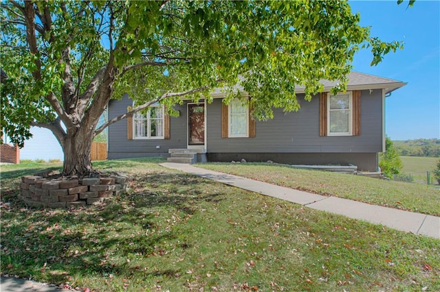 view of front facade featuring a front yard