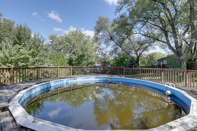 view of swimming pool