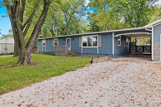 view of front of home featuring a carport and a front lawn