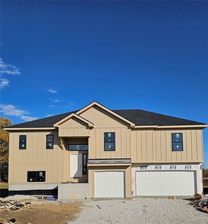 view of front facade with a garage