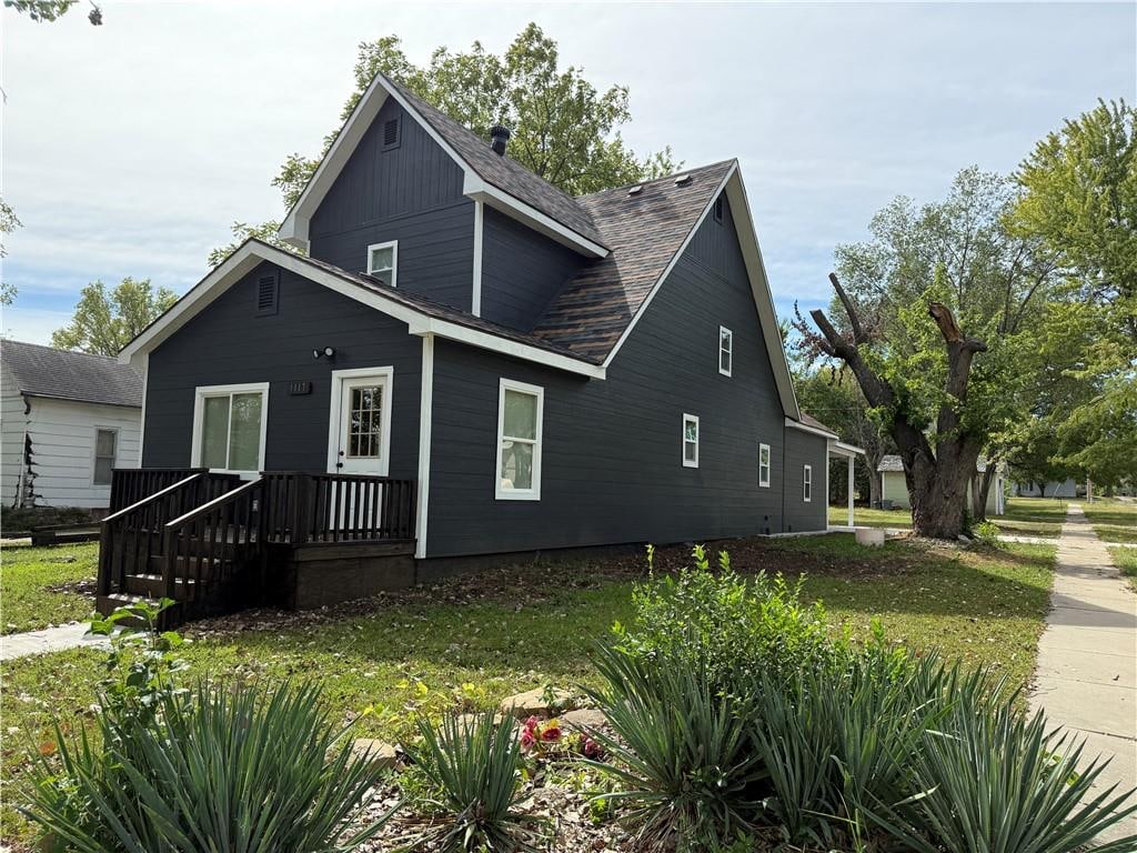 view of front of home with a front yard