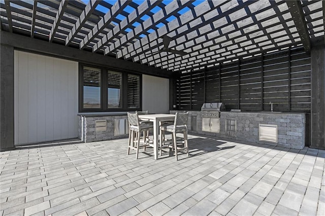 view of patio with ceiling fan, exterior kitchen, sink, and grilling area