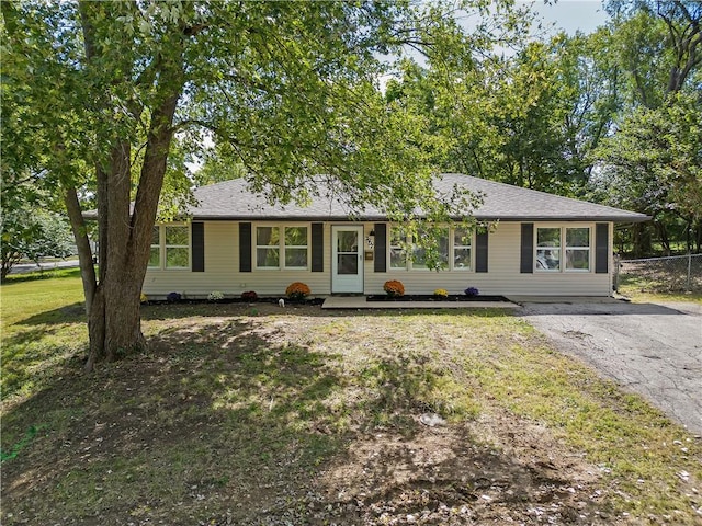 ranch-style house with a front yard