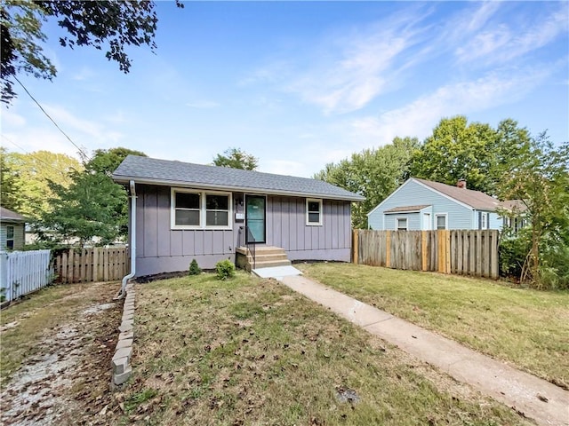 view of front of house featuring a front yard