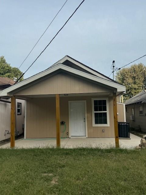 view of front of home with a front lawn and central air condition unit