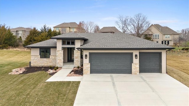 view of front of property featuring a front lawn and a garage