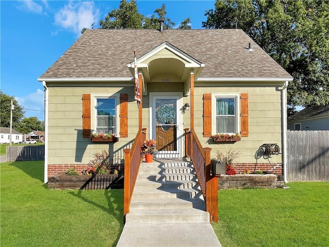 bungalow-style home featuring a front lawn