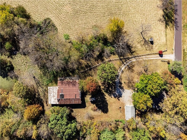 birds eye view of property featuring a rural view