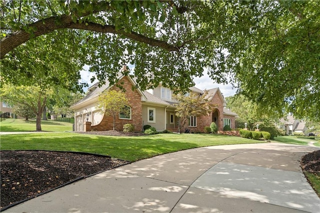 view of front facade featuring a garage and a front yard