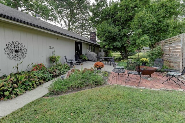 view of yard with a patio area