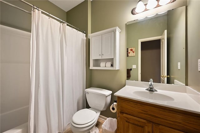 full bathroom featuring shower / tub combo with curtain, vanity, and toilet