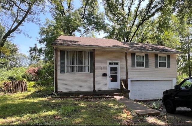 view of front facade featuring a garage