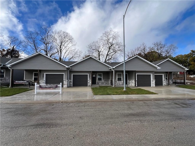 5834 Hunter Ct, Raytown, MO 64133 - single story home featuring a porch, an attached garage, stone siding, and concrete driveway