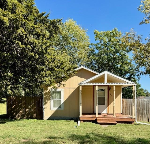 509 N 6th St, Plattsburg, MO 64477 - view of rear view of house
