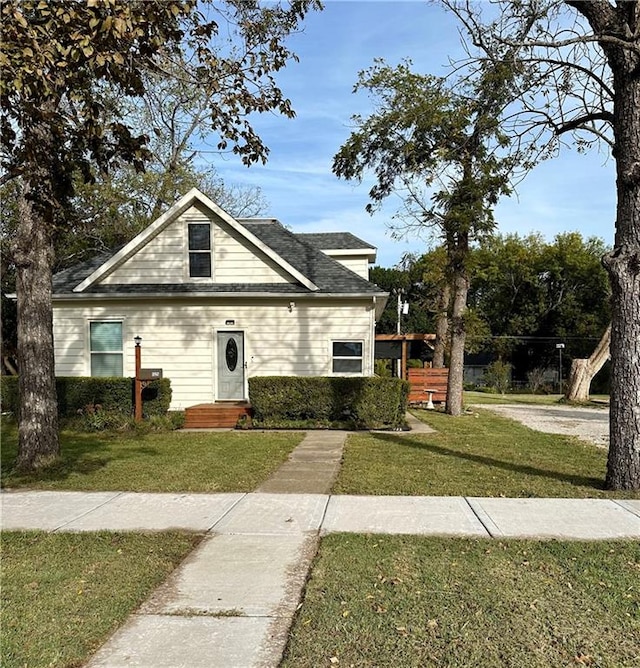 view of front of home with a front lawn