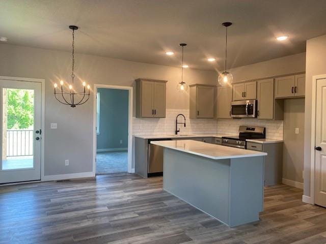 20870 W 190th Ter, Spring Hill, KS 66083 - kitchen featuring stainless steel appliances, a kitchen island, gray cabinetry, tasteful backsplash, and recessed lighting
