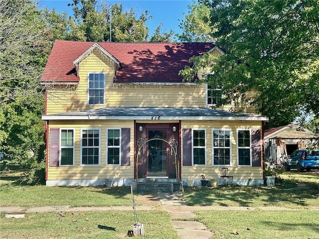 view of front facade featuring a front yard