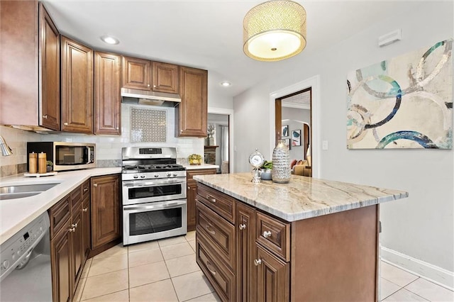 507 E 75th St, Kansas City, MO 64131 - kitchen featuring a sink, stainless steel appliances, under cabinet range hood, light tile patterned flooring, and backsplash