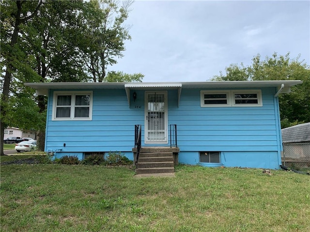 view of front of house with a front lawn