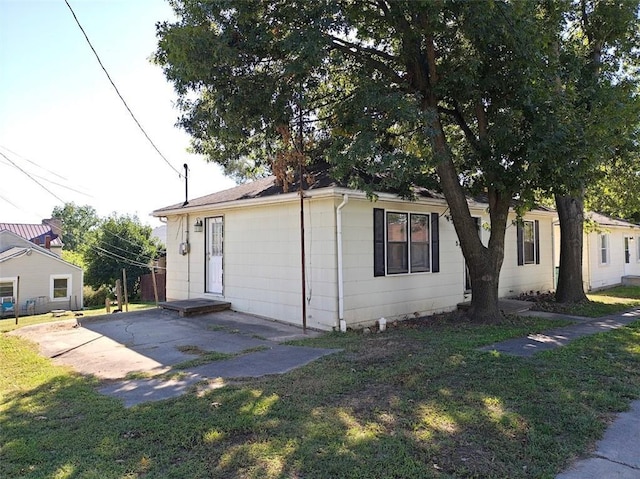 517 1st St, Platte City, MO 64079 - single story home with a front yard