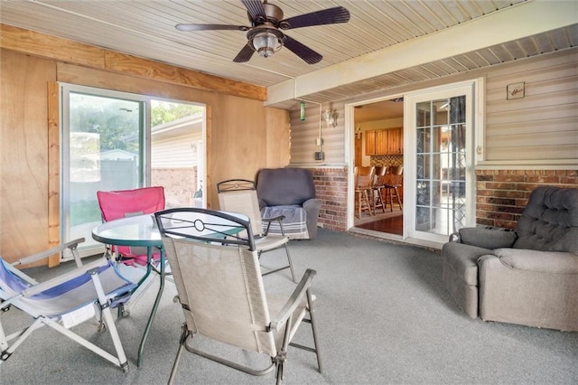 sunroom with ceiling fan