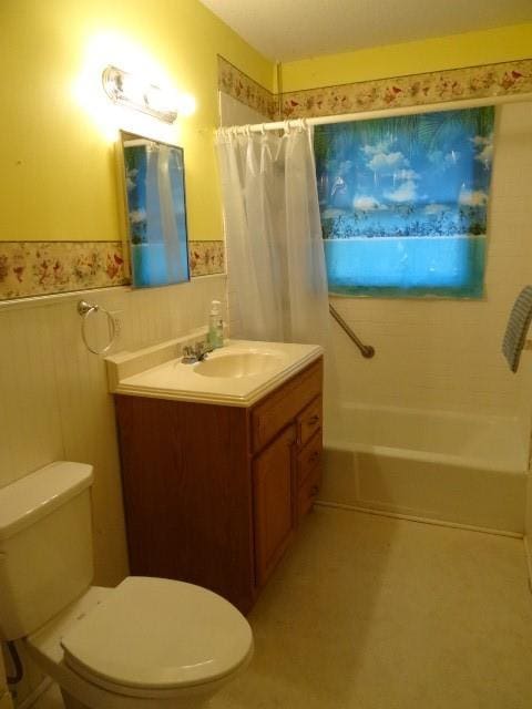 full bathroom with shower / tub combo, vanity, and toilet