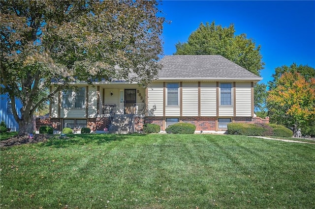 view of front of house with a front lawn