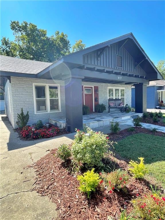 view of front of house with covered porch