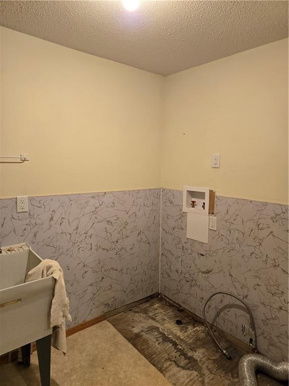 laundry area featuring carpet floors, a textured ceiling, and hookup for a washing machine