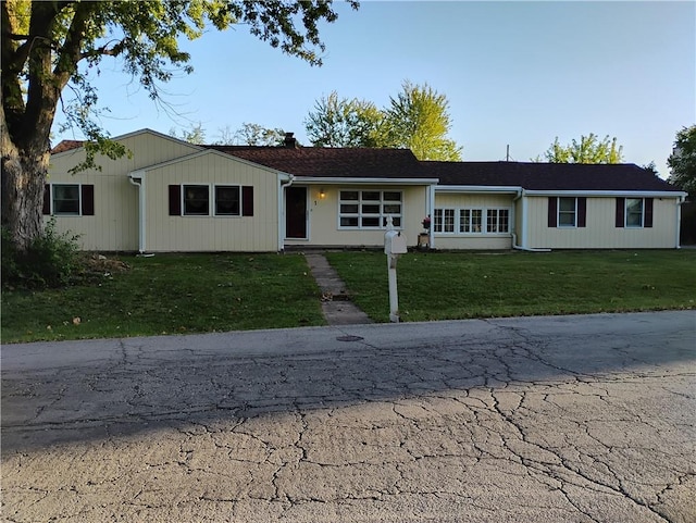 view of front of property with a front lawn