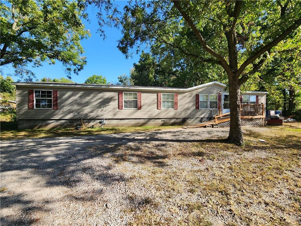 manufactured / mobile home with a wooden deck