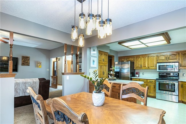 dining room featuring a notable chandelier and a textured ceiling