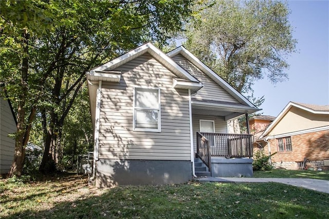 bungalow-style house with a front lawn