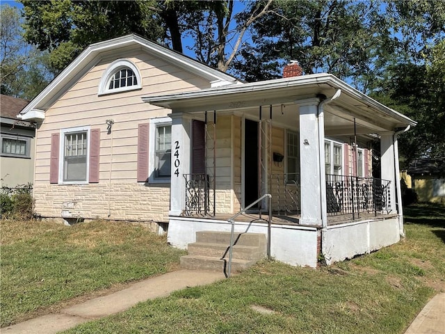 bungalow-style house featuring a front lawn and covered porch