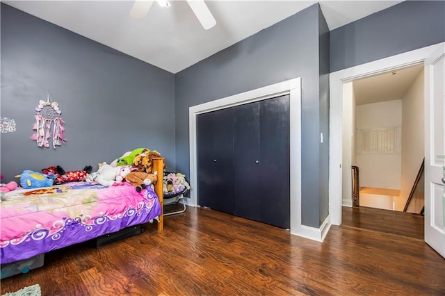 bedroom with a closet, dark hardwood / wood-style floors, and ceiling fan