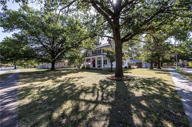 view of front of home featuring a front lawn