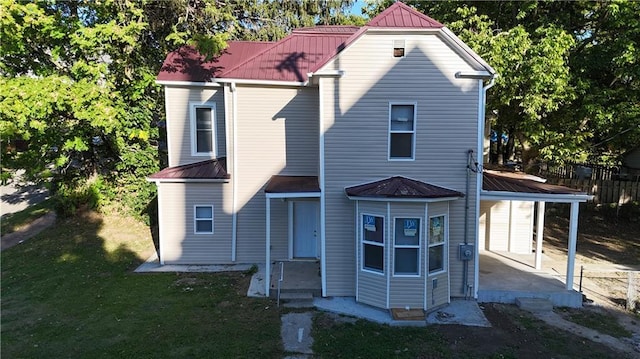 back of house featuring a lawn