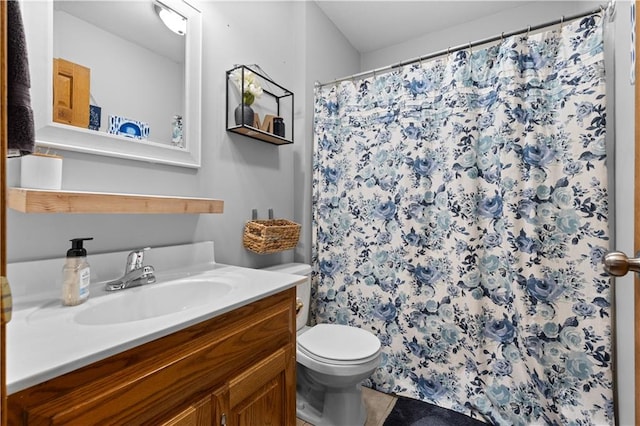 bathroom with a shower with curtain, vanity, and toilet