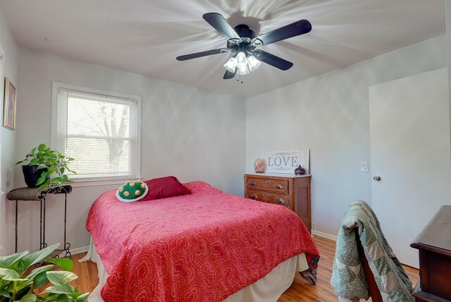 1101 Williams St, Excelsior Springs, MO 64024 - bedroom featuring light wood-type flooring, baseboards, and a ceiling fan