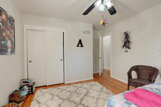 bedroom featuring wood-type flooring, a closet, and ceiling fan