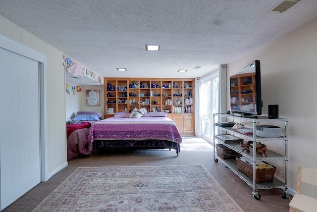 bedroom featuring carpet and a textured ceiling