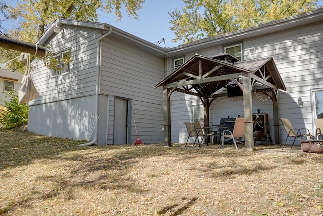 rear view of house featuring a yard