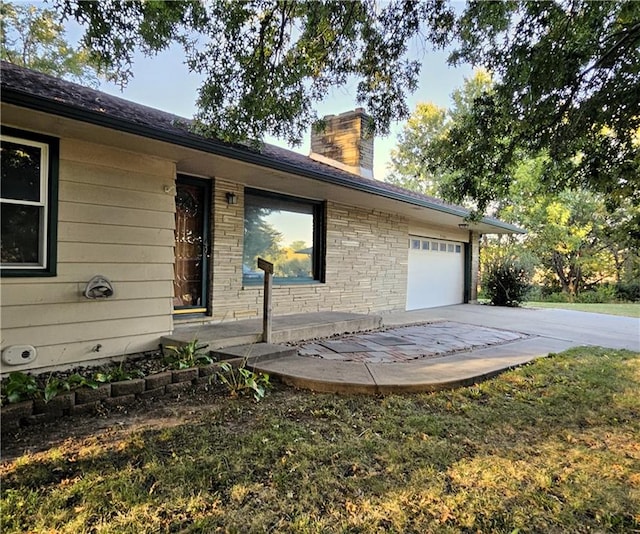 view of front facade with a garage