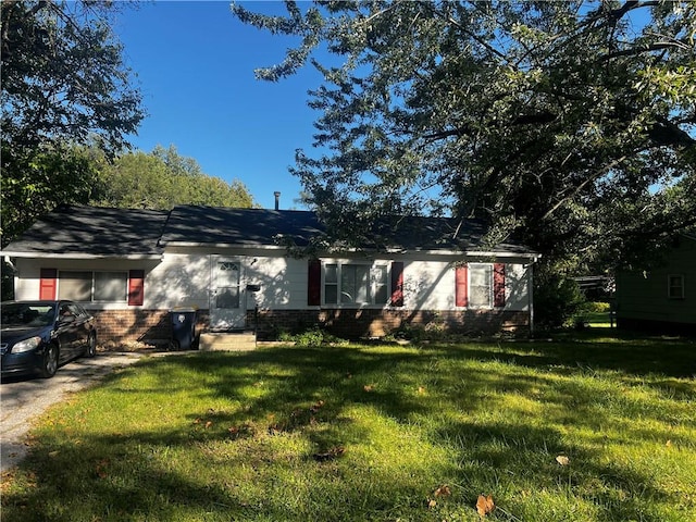 single story home featuring a front yard