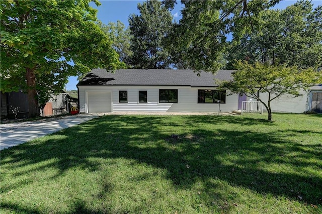 view of front of house featuring a front yard and a garage