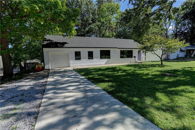 view of front facade featuring a front yard and a garage