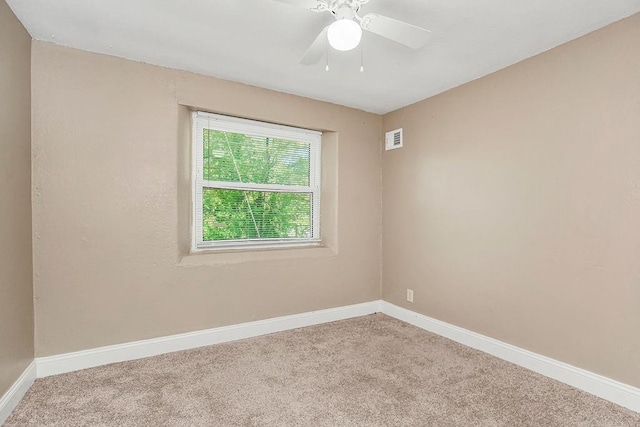 unfurnished room featuring ceiling fan and carpet