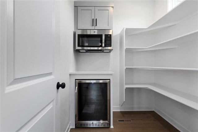13428 W 178th St, Overland Park, KS 66013 - storage area featuring beverage cooler